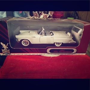 DieCast metal car model 1957 Ford Thunderbird